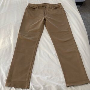 Banana Republic Men’s Traveler Pants